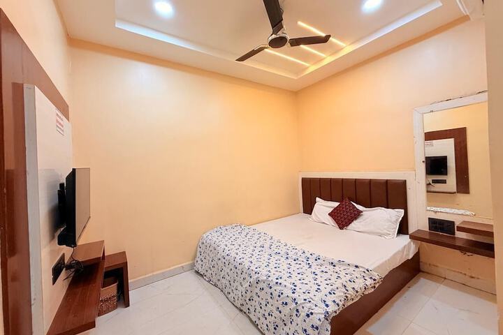 Room 3 of 10