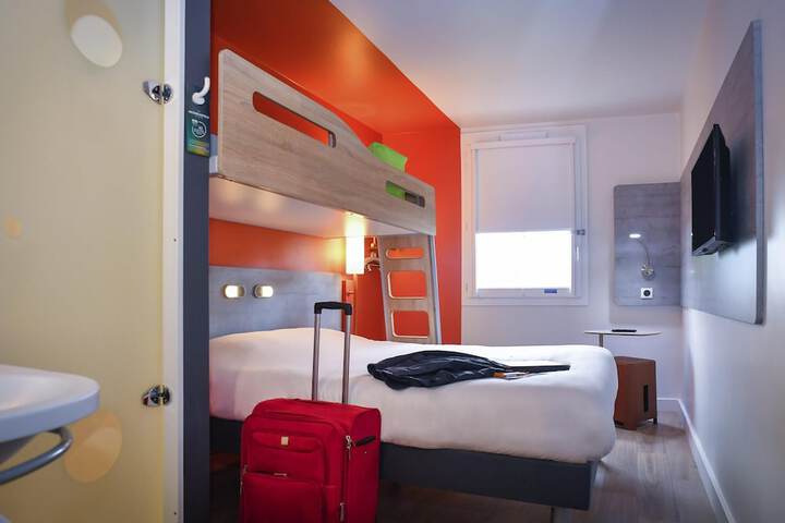 Room 7 of 42