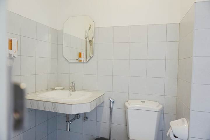 Room 13 of 98