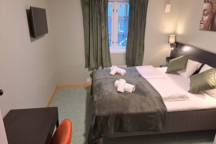Room 2 of 13