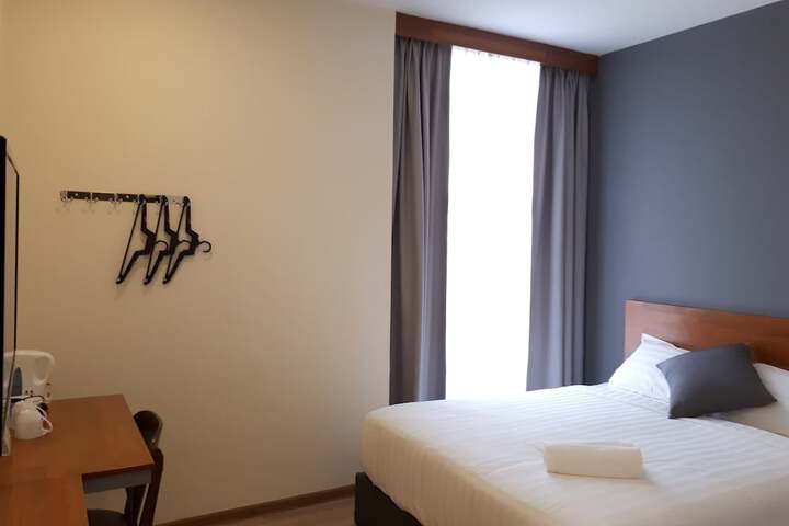 Room 13 of 41