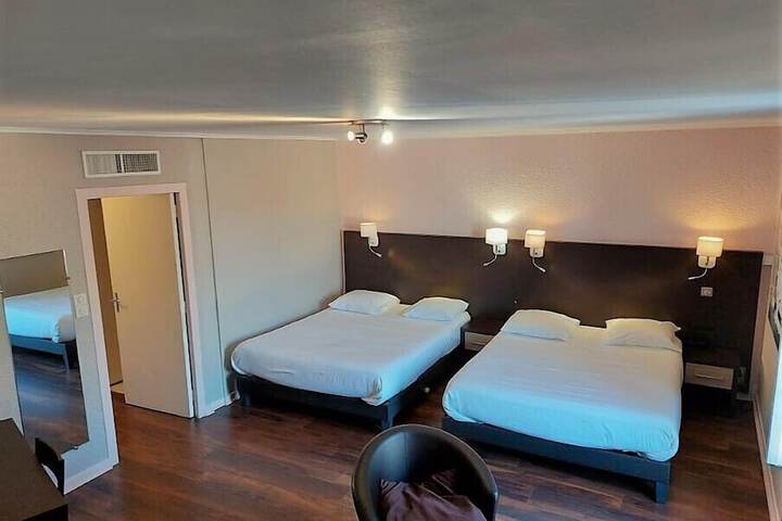 Room 12 of 43