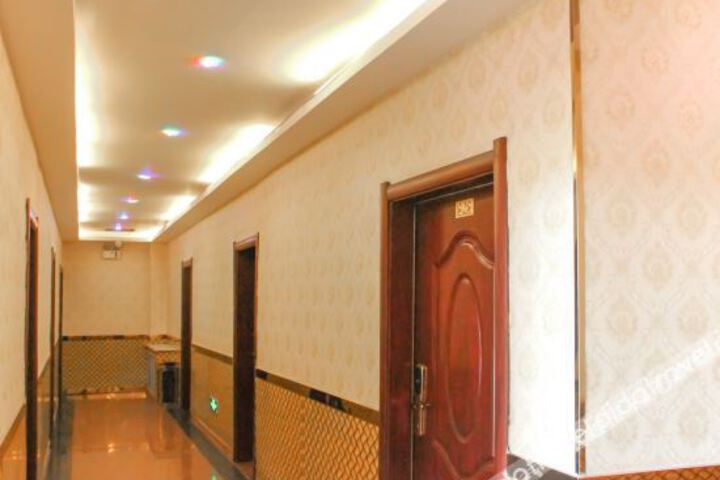 Hotel Interior 20 of 33