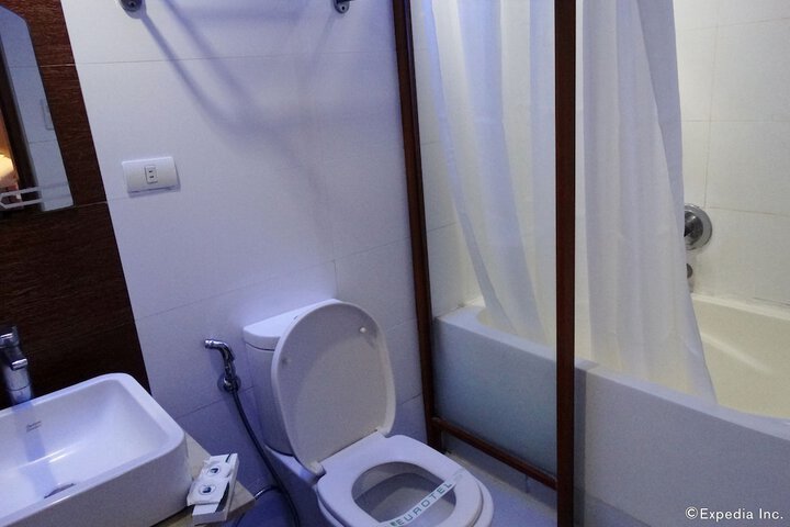 Room 72 of 104