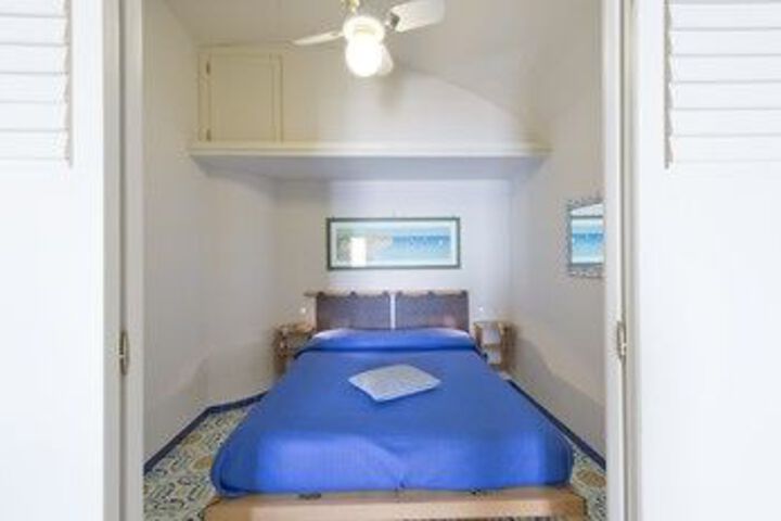 Room 4 of 15