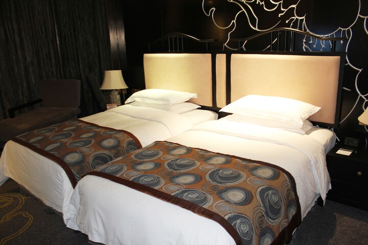 Room 8 of 62