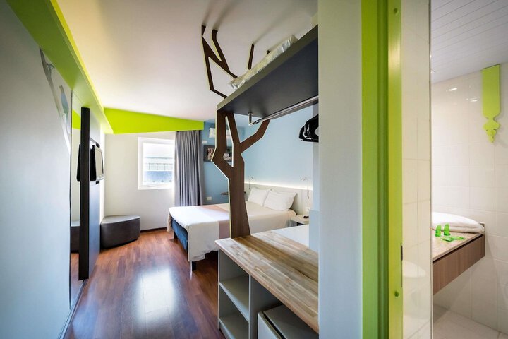 Room 22 of 48