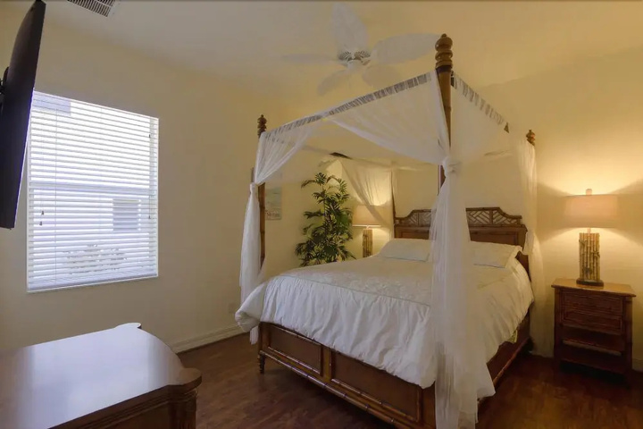 Room 4 of 22