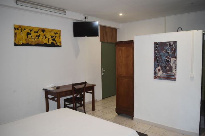 Room 10 of 38
