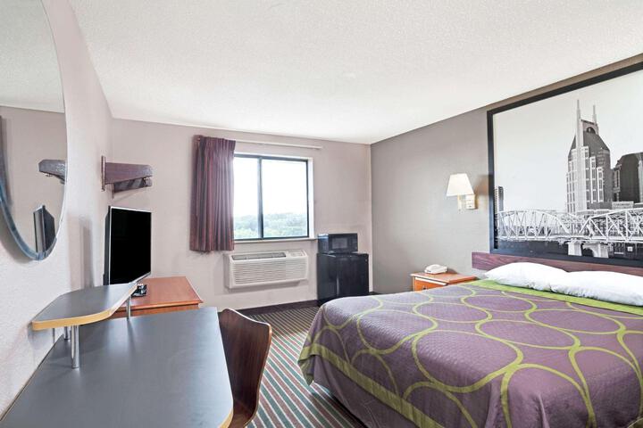 1 Queen Bed (4 of 12)