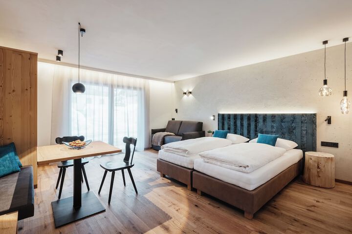 Room 33 of 108