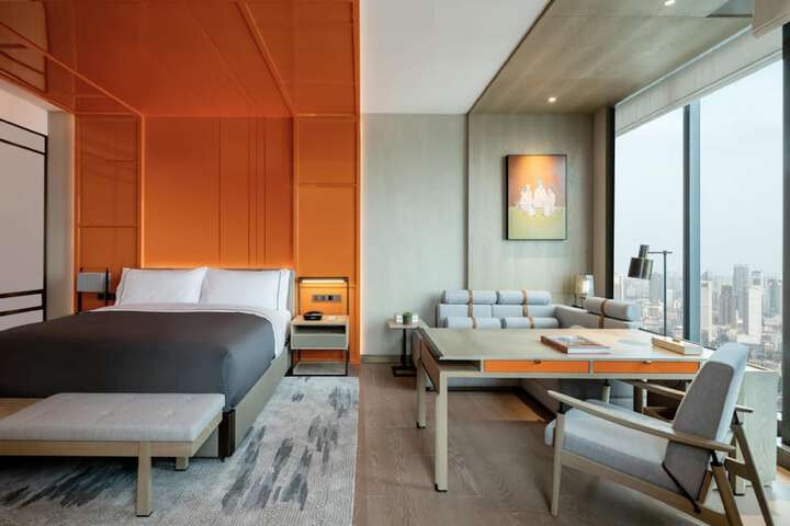 Room 33 of 82