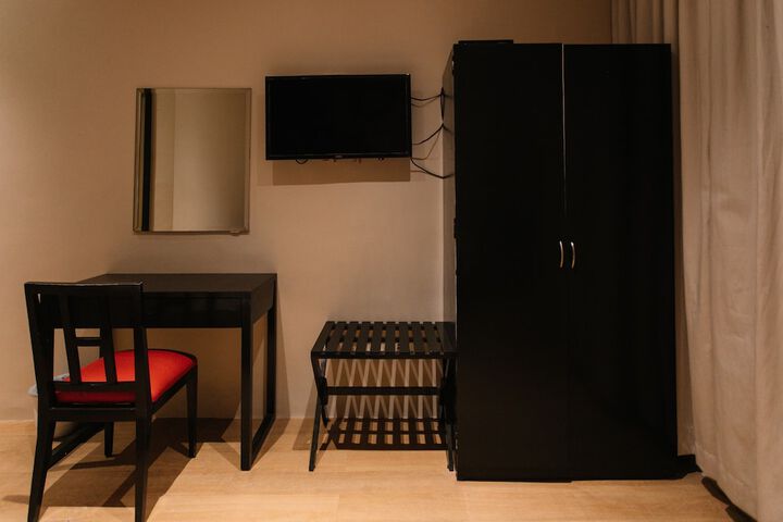 Room 42 of 158