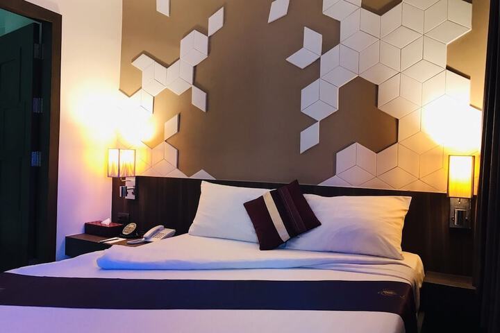 Room 9 of 25