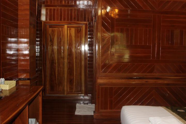 Room 10 of 48