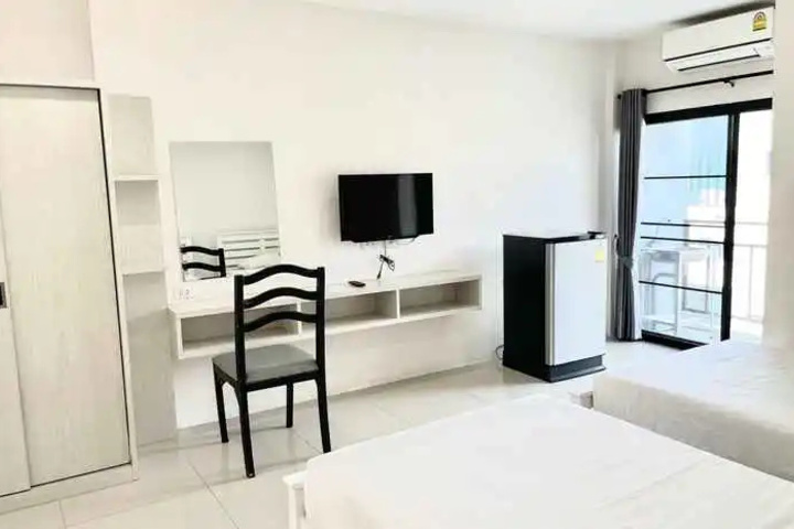 Room 5 of 9