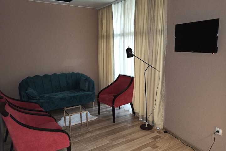 Room 27 of 80
