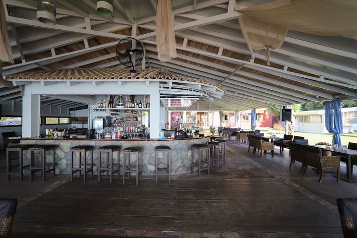 Lounge 20 of 37