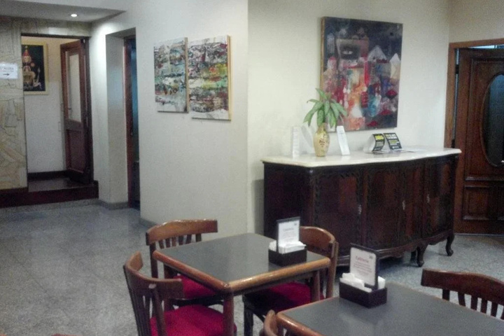 Room 8 of 9