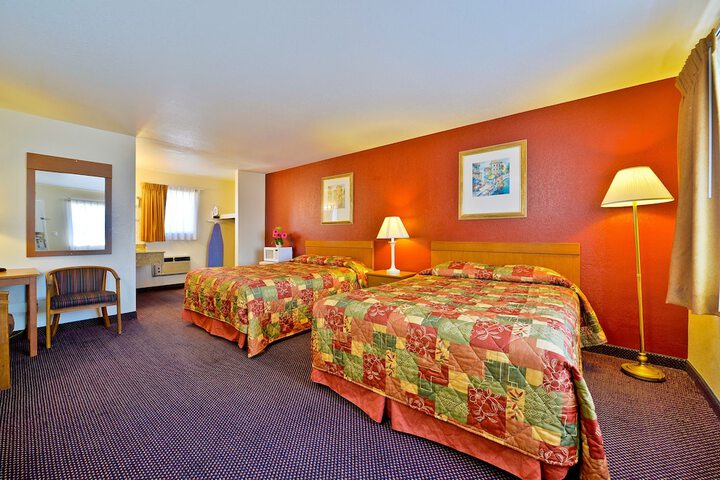 1 Queen Bed (20 of 23)