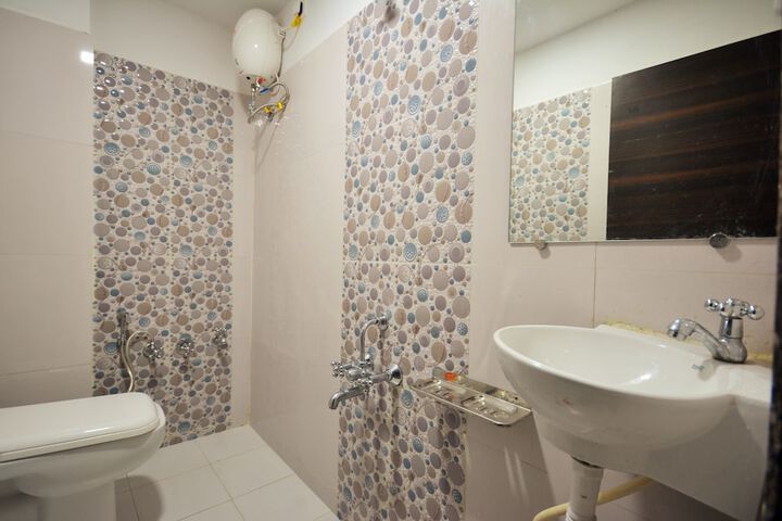 Room 4 of 7