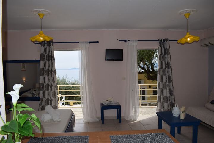 Room 15 of 48