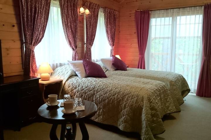 Room 2 of 2