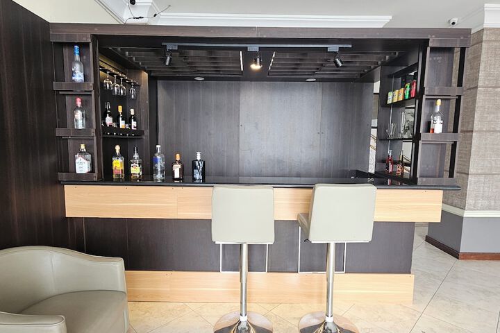 Lounge 29 of 66
