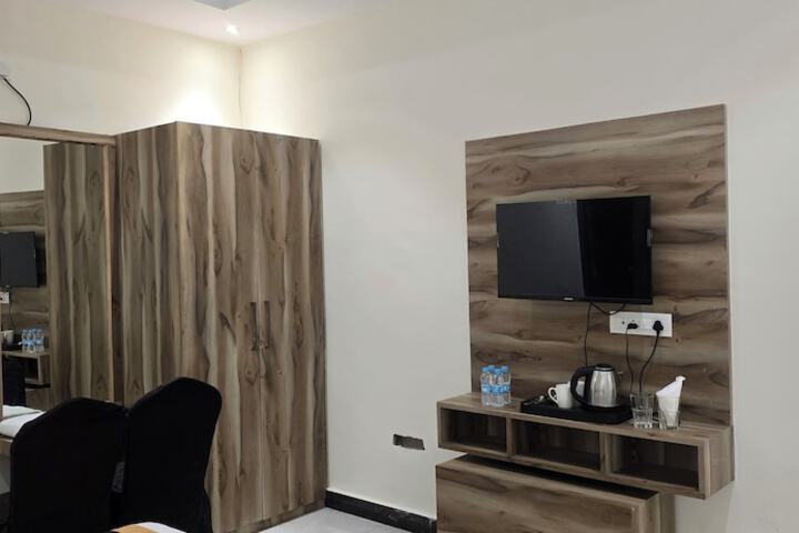Room 2 of 55