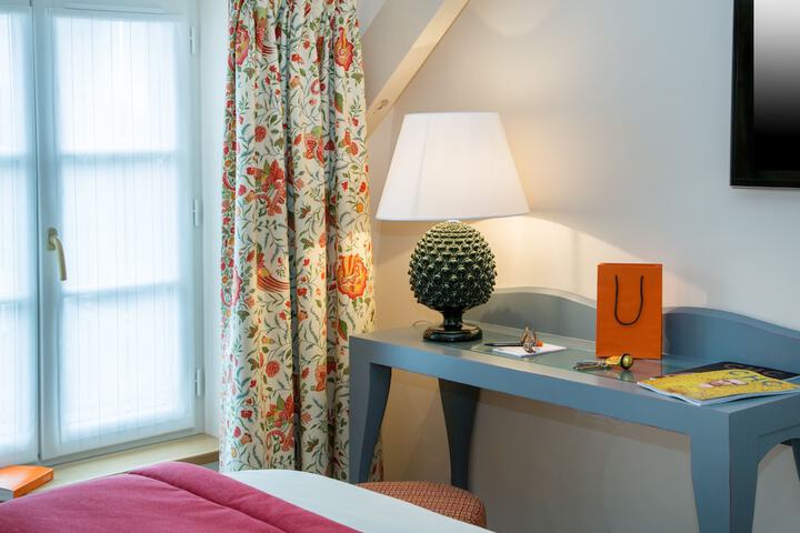 Room 11 of 38