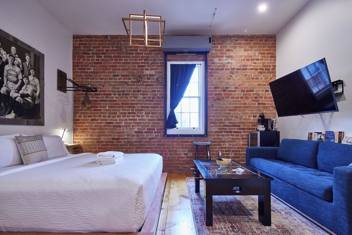 Room 33 of 172