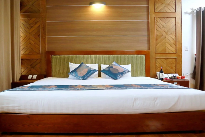 Room 3 of 9