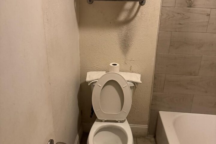 Room 8 of 9
