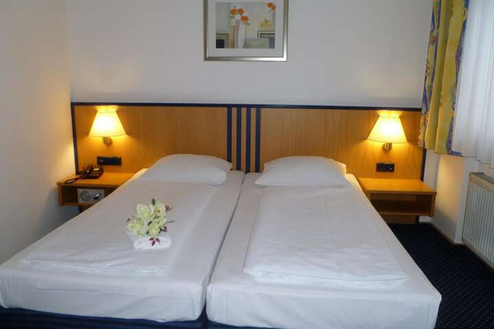 Room 16 of 45