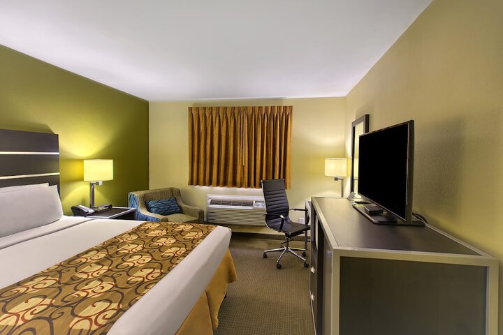 Accessible 1 Queen Bed (12 of 14)