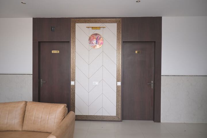 Room 27 of 35