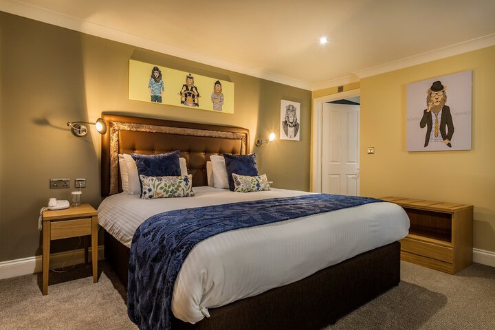 Room 8 of 65