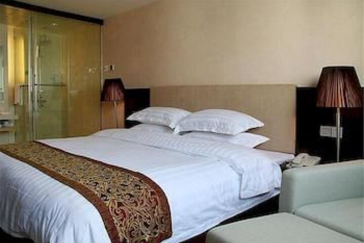 Room 5 of 16