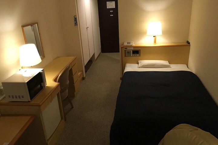 Room 6 of 26