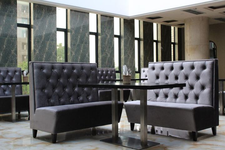 Lounge 43 of 57