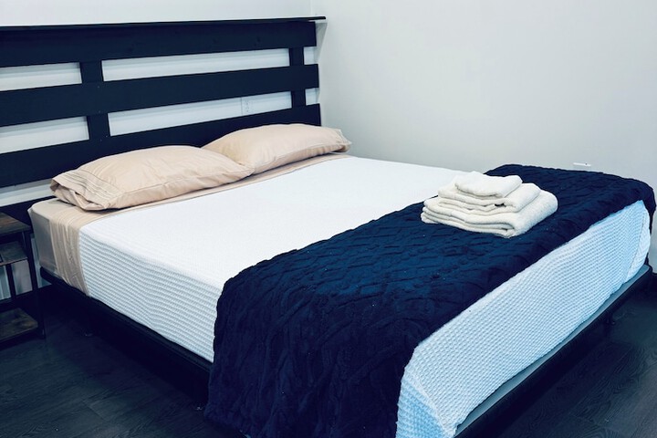 Room 6 of 16