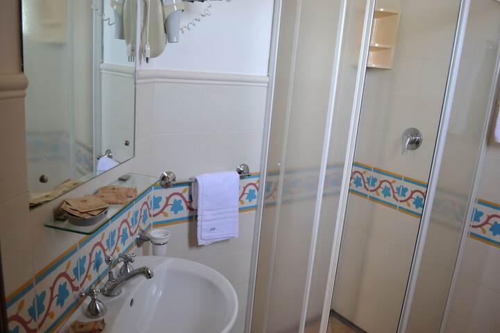 Room 34 of 48
