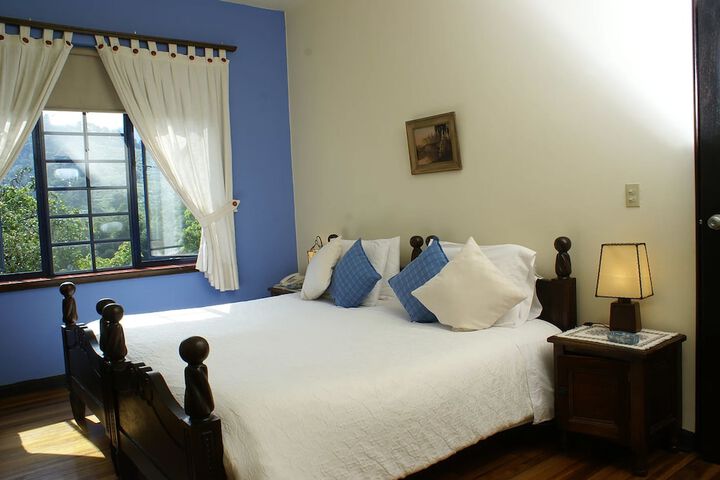 Room 6 of 42