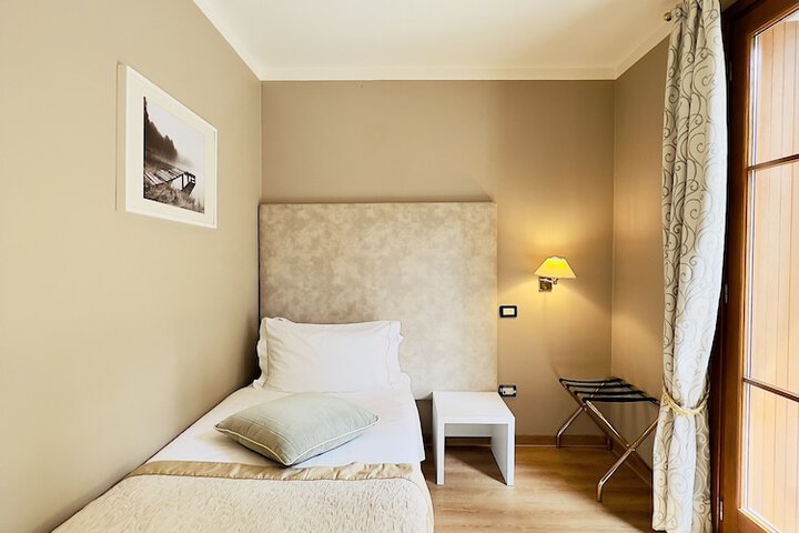 Room 30 of 86
