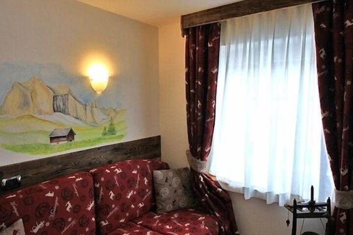 Room 12 of 32