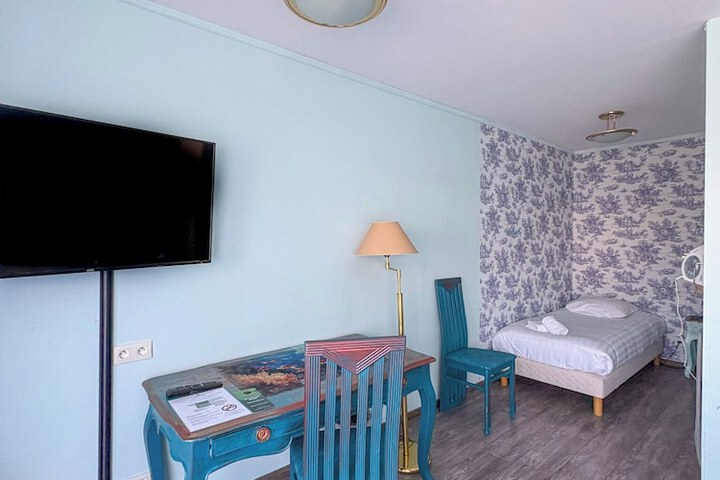 Room 34 of 90