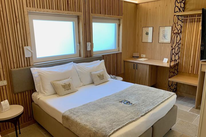 Room 7 of 62