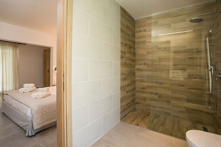 Room 29 of 38