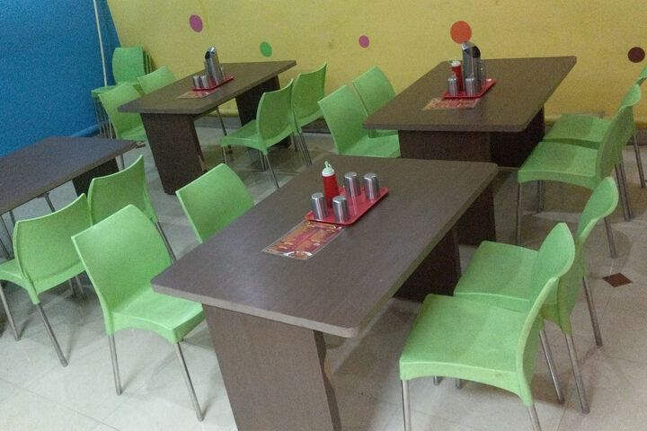 Dining 4 of 18