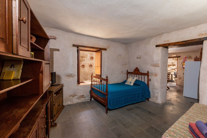 Room 6 of 50